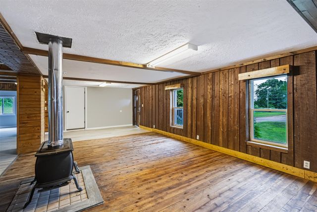 55470 Flatbush Road, Three Rivers, MI 49093