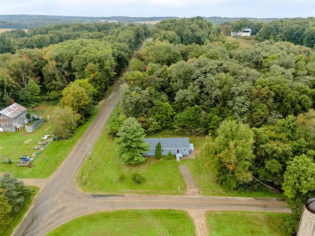 55470 Flatbush Road, Three Rivers, MI 49093