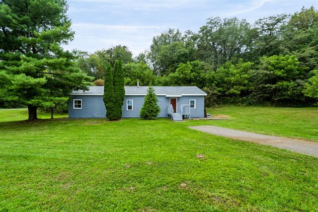 55470 Flatbush Road, Three Rivers, MI 49093