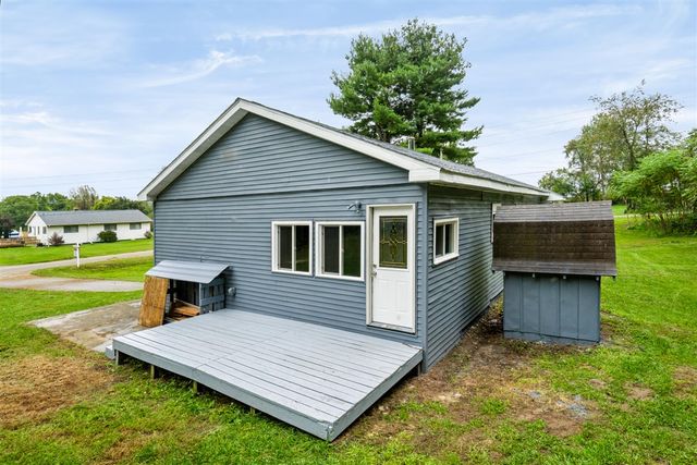 55470 Flatbush Road, Three Rivers, MI 49093
