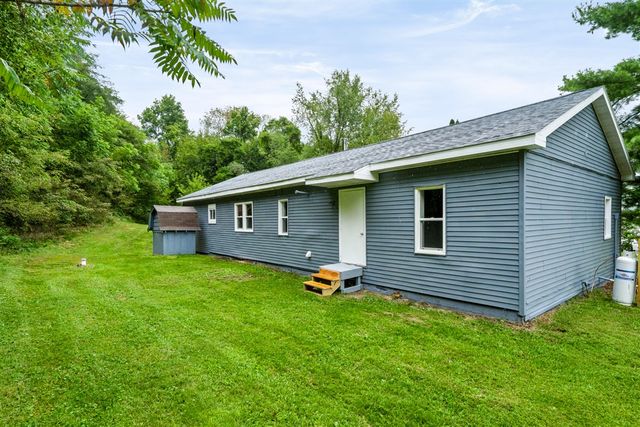 55470 Flatbush Road, Three Rivers, MI 49093