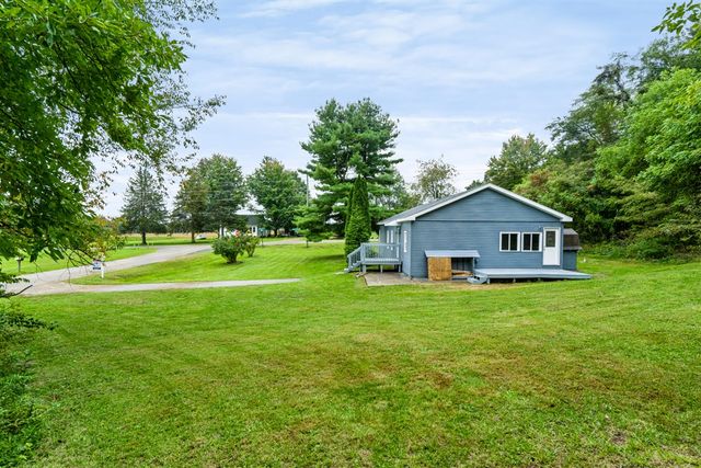 55470 Flatbush Road, Three Rivers, MI 49093