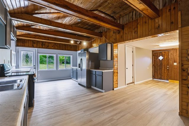 55470 Flatbush Road, Three Rivers, MI 49093
