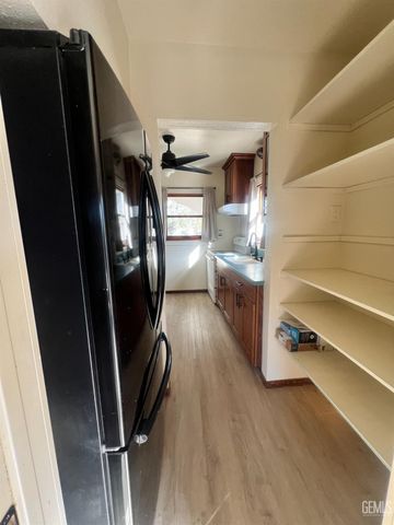 2820 Alta Vista Drive, Bakersfield, CA 93305