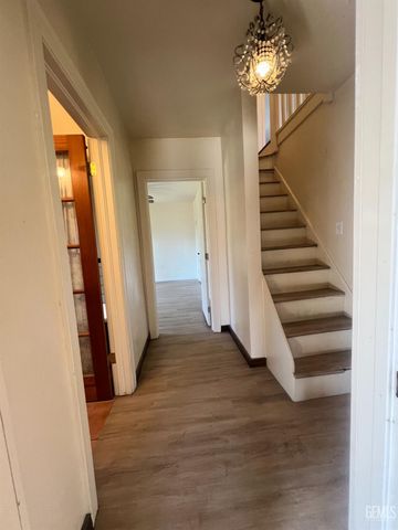 2820 Alta Vista Drive, Bakersfield, CA 93305