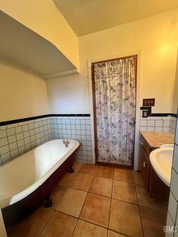 2820 Alta Vista Drive, Bakersfield, CA 93305