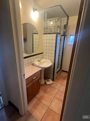 2820 Alta Vista Drive, Bakersfield, CA 93305