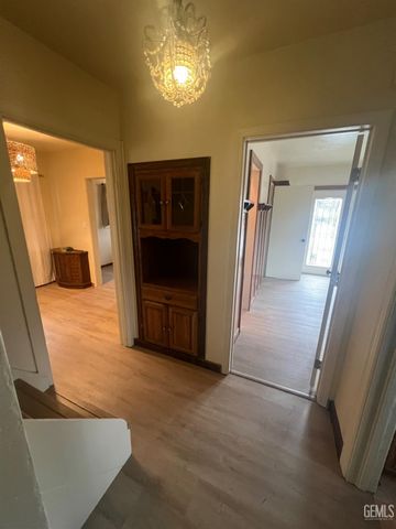 2820 Alta Vista Drive, Bakersfield, CA 93305