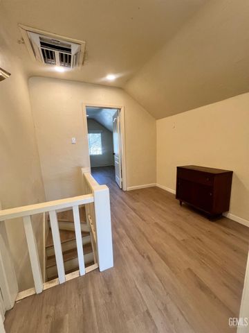 2820 Alta Vista Drive, Bakersfield, CA 93305