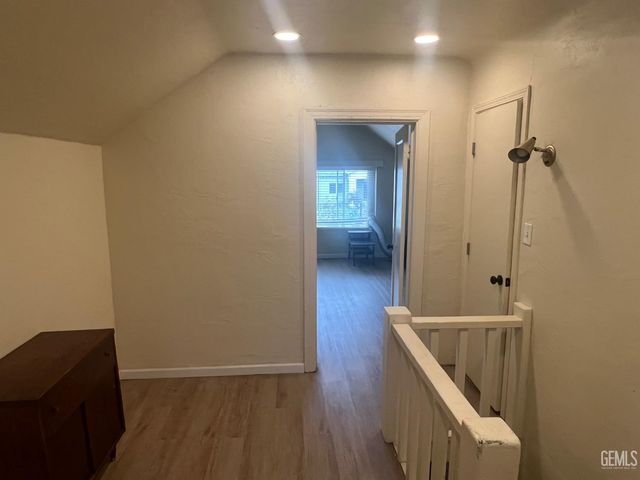 2820 Alta Vista Drive, Bakersfield, CA 93305