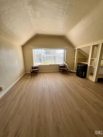 2820 Alta Vista Drive, Bakersfield, CA 93305