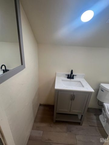 2820 Alta Vista Drive, Bakersfield, CA 93305