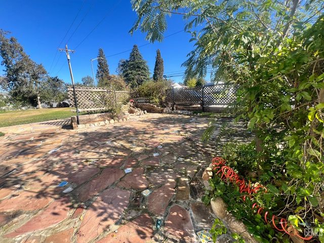 2820 Alta Vista Drive, Bakersfield, CA 93305