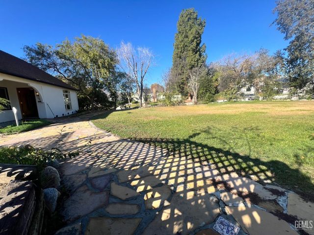 2820 Alta Vista Drive, Bakersfield, CA 93305