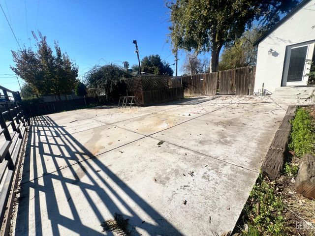 2820 Alta Vista Drive, Bakersfield, CA 93305