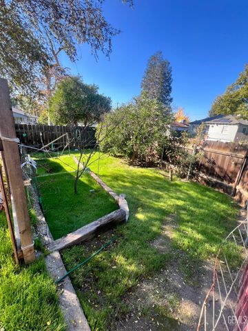 2820 Alta Vista Drive, Bakersfield, CA 93305