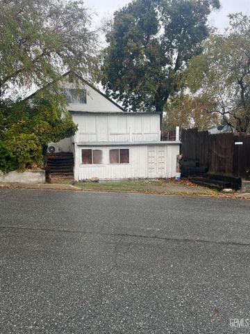 2820 Alta Vista Drive, Bakersfield, CA 93305