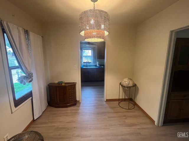 2820 Alta Vista Drive, Bakersfield, CA 93305