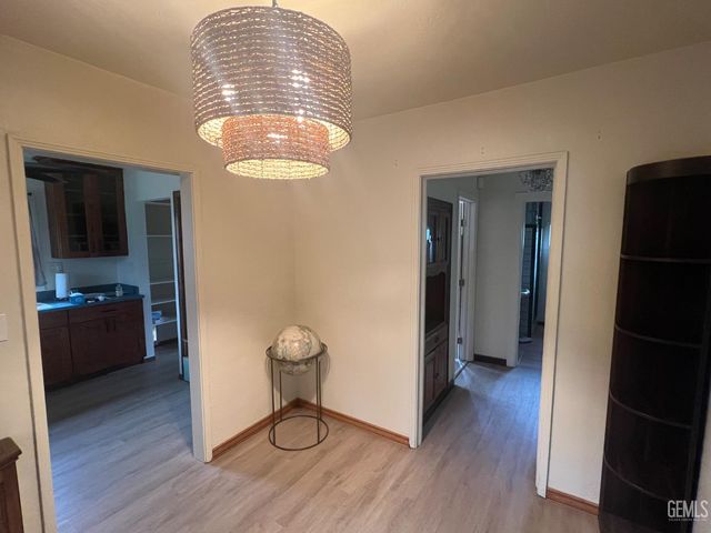 2820 Alta Vista Drive, Bakersfield, CA 93305