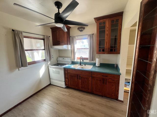 2820 Alta Vista Drive, Bakersfield, CA 93305