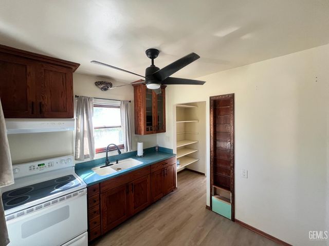 2820 Alta Vista Drive, Bakersfield, CA 93305