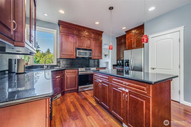 36984 Aspen Way NE, Hansville, WA 98340