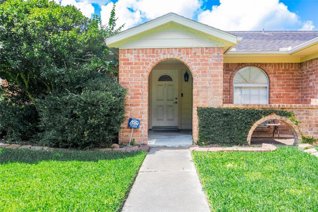 12231 Meadowdale Drive, Stafford, TX 77477