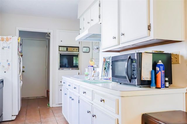12231 Meadowdale Drive, Stafford, TX 77477