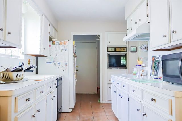 12231 Meadowdale Drive, Stafford, TX 77477