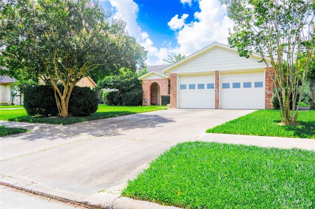 12231 Meadowdale Drive, Stafford, TX 77477