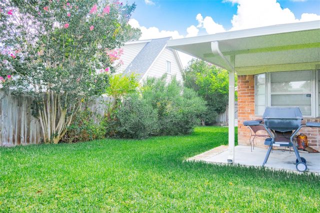 12231 Meadowdale Drive, Stafford, TX 77477