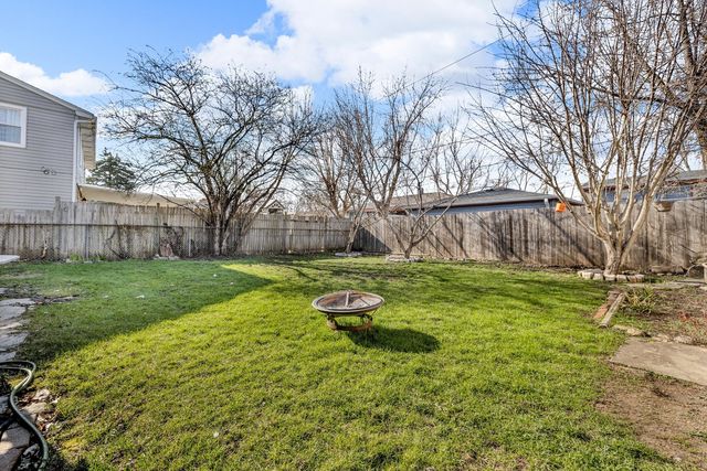 1824 Endicott Circle, Carpentersville, IL 60110