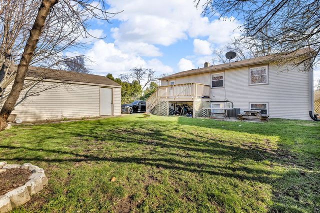 1824 Endicott Circle, Carpentersville, IL 60110