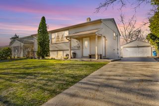 1824 Endicott Circle, Carpentersville, IL 60110