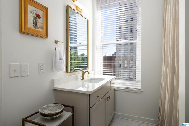 300 20th St N Apt 402, Birmingham, AL 35203