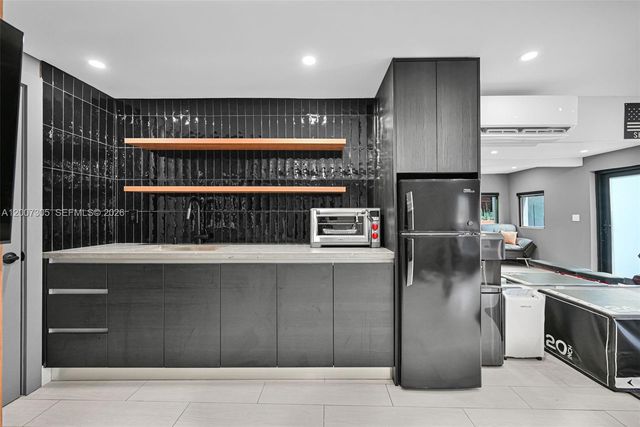 145 NE 49th St A, Miami, FL 33137