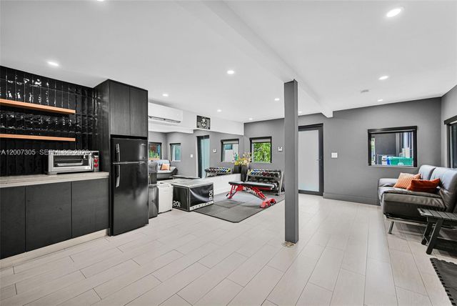 145 NE 49th St A, Miami, FL 33137