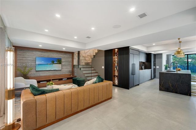 145 NE 49th St A, Miami, FL 33137