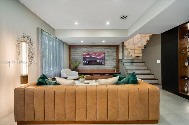 145 NE 49th St A, Miami, FL 33137