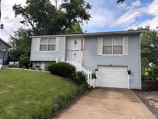 701 Valley View Drive, Bethalto, IL 62010