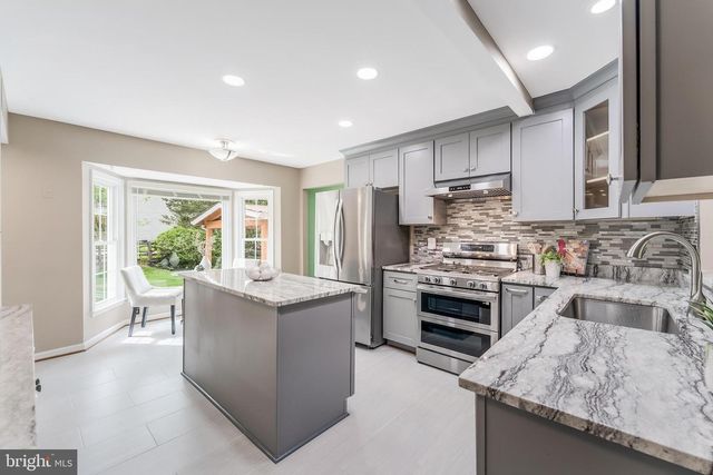 3316 THORNGATE DR, Herndon, VA 20171