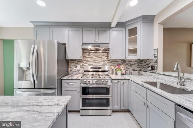 3316 THORNGATE DR, Herndon, VA 20171