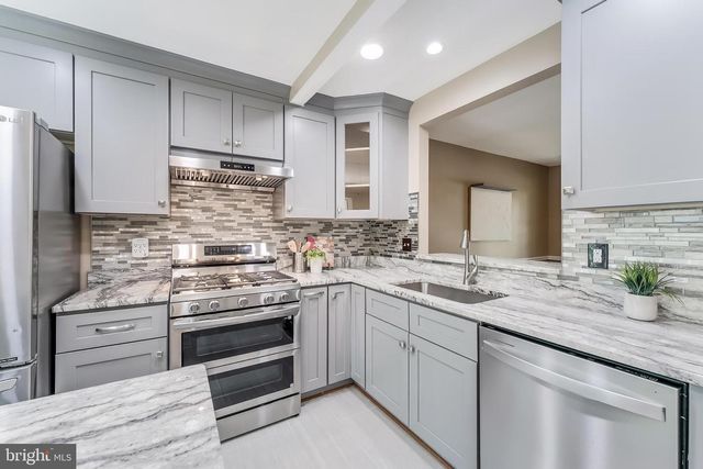 3316 THORNGATE DR, Herndon, VA 20171