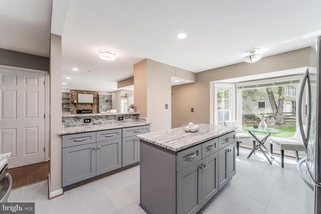 3316 THORNGATE DR, Herndon, VA 20171