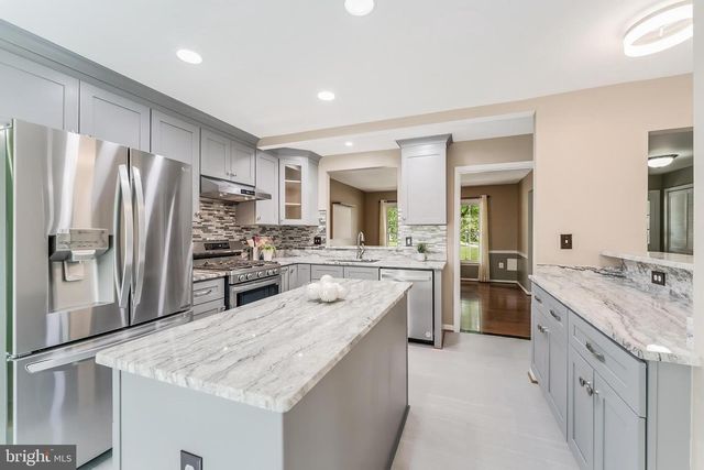 3316 THORNGATE DR, Herndon, VA 20171