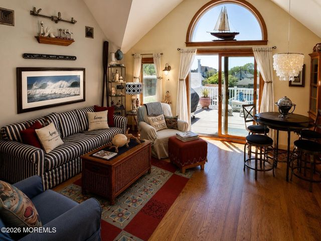 14 Cook Street Upstairs, Monmouth Beach, NJ 07750
