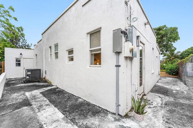 709 SW 9th Court, Delray Beach, FL 33444
