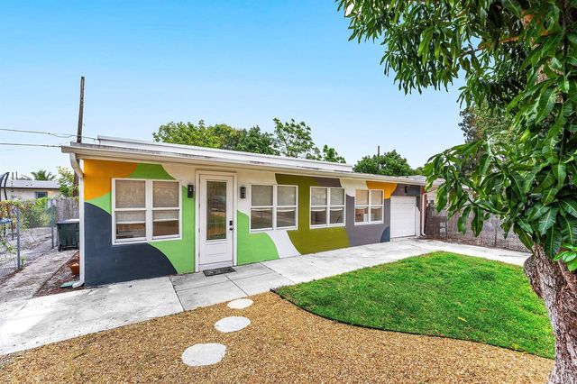 709 SW 9th Court, Delray Beach, FL 33444