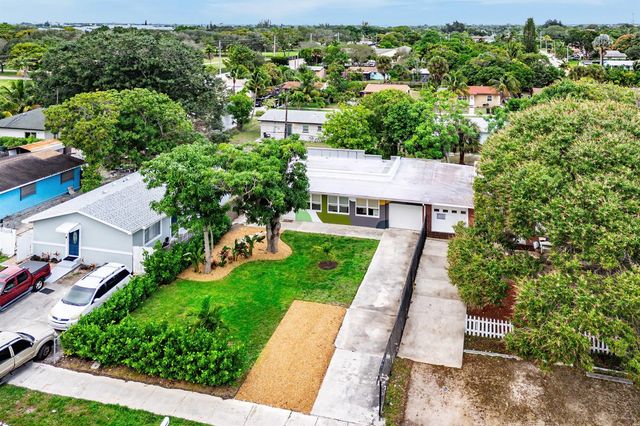 709 SW 9th Court, Delray Beach, FL 33444
