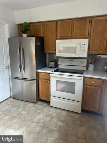24 CRAIG CT, Newtown, PA 18940
